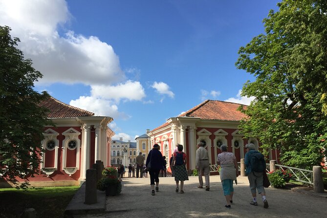 2 countries! Hill of Crosses, Rundale Palace and Bauska castle - Rundale Palace is the day’s grand interior