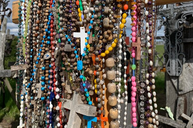 5,5 Hour Small Group Tour to Hill of Crosses from Riga - What the guides add to the experience