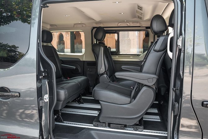 Arrival Private Transfer from Riga Airport RIX to Riga City by Minivan - The flight monitoring and delay policy