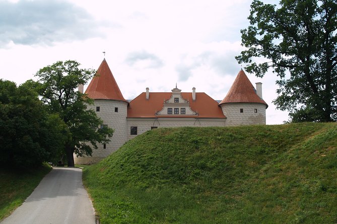Group Day trip to Rundale Palace, Hill of Crosses & Bauska Castle - Why this southern Latvia day trip works