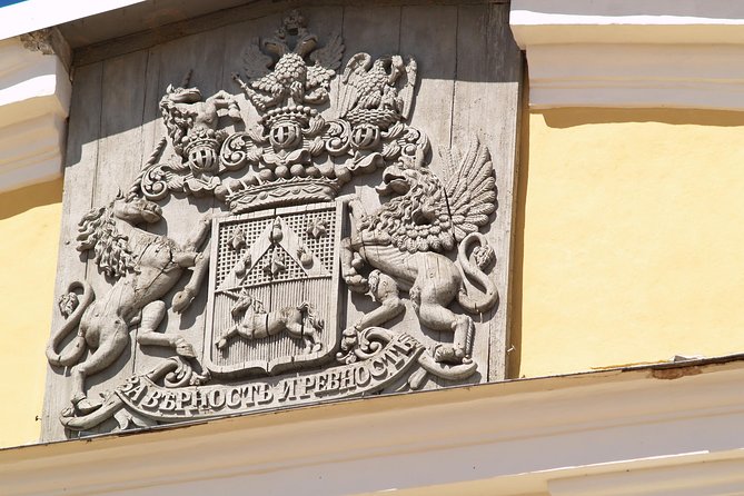 Group Day trip to Rundale Palace, Hill of Crosses & Bauska Castle - What the $151 price really buys you