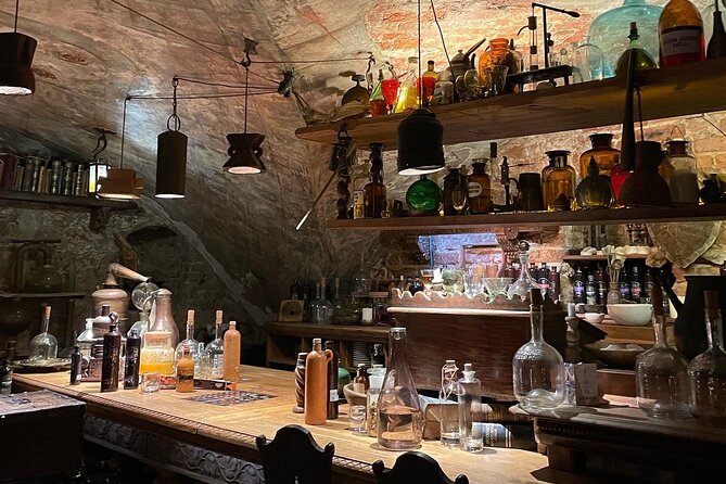 Medieval Experience: Guided Sightseeing and Food Tasting - The Food Tasting at a Traditional Medieval Restaurant