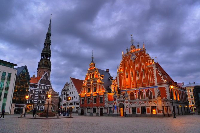 Old Riga walking tour - Town Hall Square and the Blackheads House