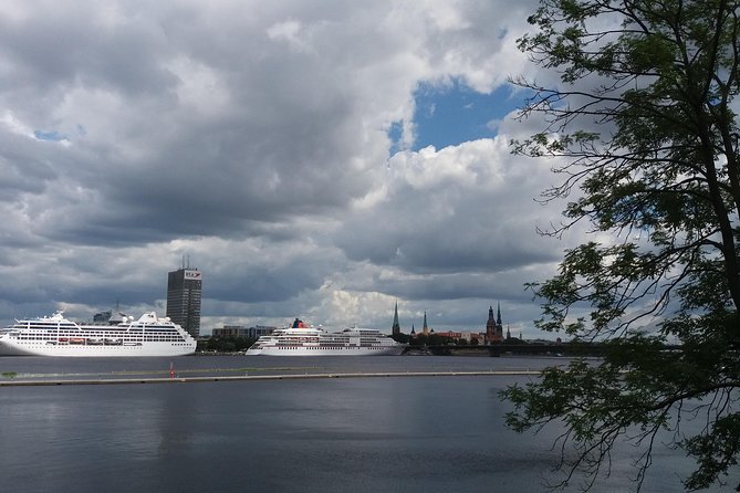 Old Riga Walking Tour / Riga Altstadt Spaziergang - The Three Brothers and the final Old Town highlights