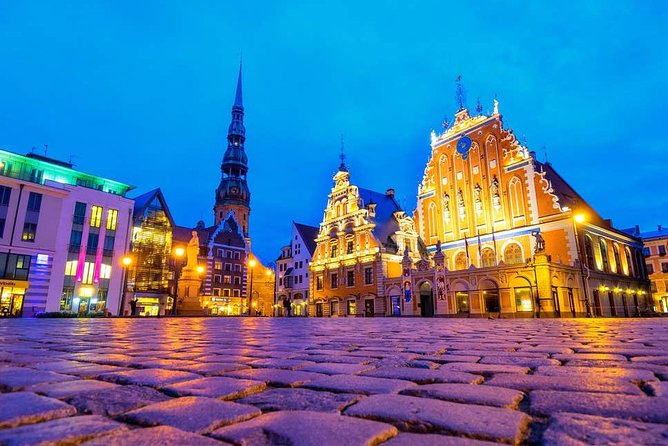 Old Town And Art Nouveau Walking Tour Of Riga - What the guides add to the experience