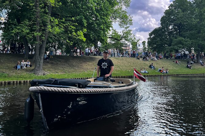 Private Boat Tour experience in Riga (City Canal and Daugava) - Bastion Hill and Riga’s Freedom Monument