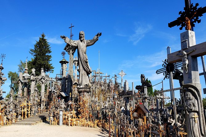 Private trip - Hill of Crosses / 2 countries in 1 day - One free hour among thousands of crosses