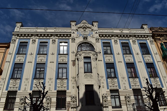 Riga Art Nouveau walking tour - The Freedom Monument adds Latvian meaning