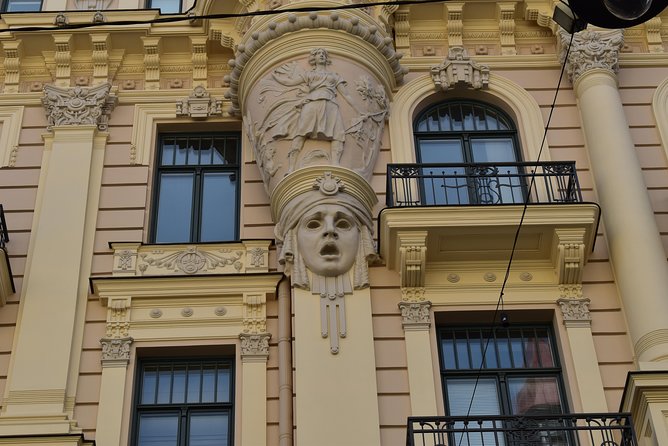 Riga Art Nouveau walking tour - The guides make the difference