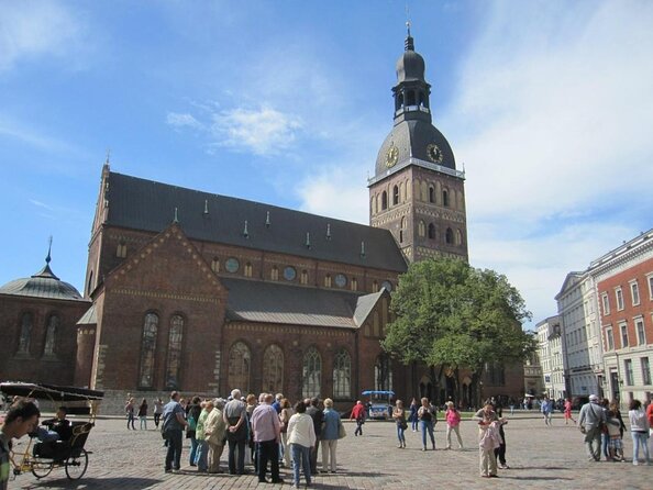 Riga at Night Photoshoot Tour - What makes this Riga night walk worth considering