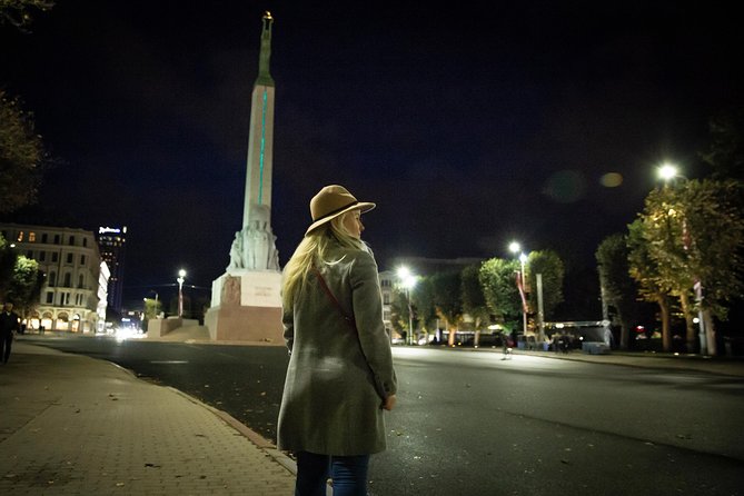 Riga at Night Photoshoot Tour - The price, group size, and who gets the best value