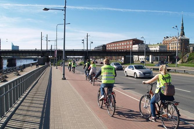 Riga Highlights Bike Tour - Why a bike is a smart way to see Riga