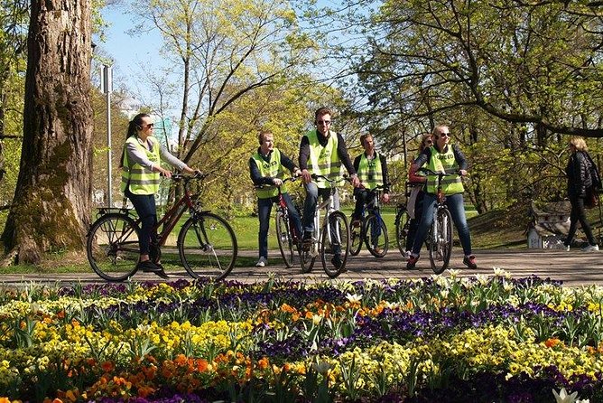 Riga Highlights Bike Tour - Central Market: a practical stop with real local flavor