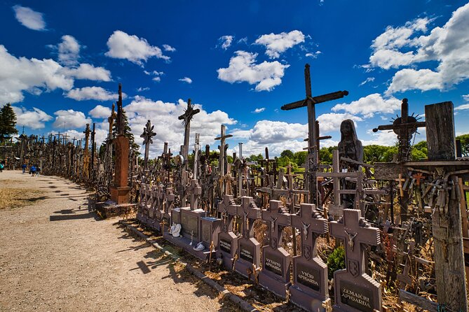 Riga: Hill of Crosses & Guided Rundale Palace with Bauska Castle - Rundale Palace: the artistic highlight of the day