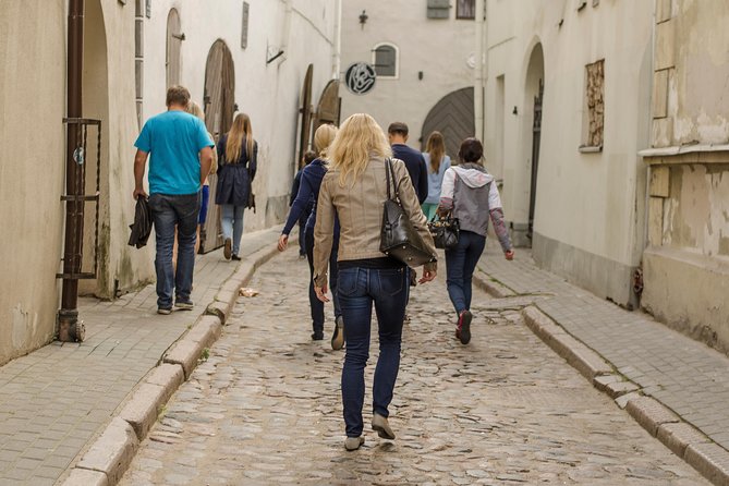 Riga Old Town walking tour - Blue flowers and local tales at Livu Square