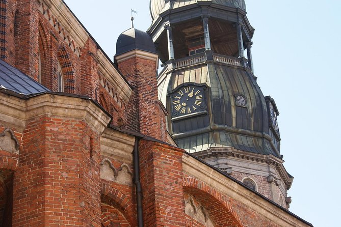 Riga Old Town Walking Tour in a Small Group - The value of the guides: stories, humor, and local advice