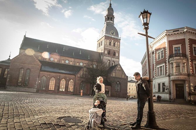 Riga Private Photoshoot Tour - Opera gardens and Bastejkalna Park