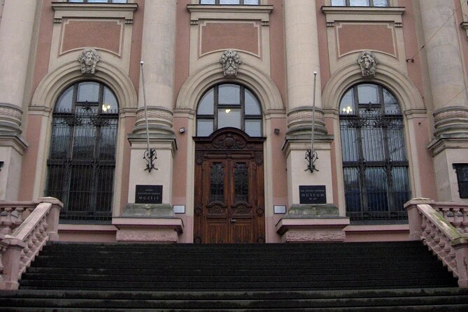 Riga's Architecture: A self-guided audio tour of the city's art nouveau history - Elizabetes 10b and the first decorative lessons