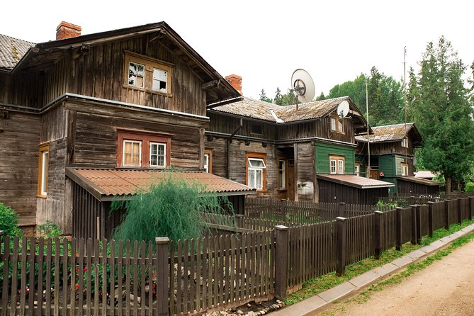 Road Trip to Cēsis, Līgatne, Āraiši and Sigulda - All Inclusive - A short walk through Cēsis Old Town