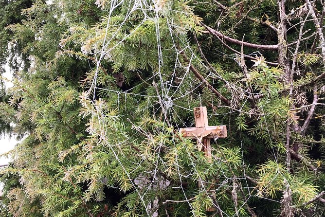 Sunrise at the Hill of Crosses - 2 countries in 1 day - The sunrise question: beauty or bad luck?