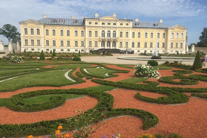 Tour from Riga to Vilnius: Bauska Castle, Rundale Palace and The Hill of Crosses - Rundale Palace, Latvia’s Baroque Showpiece