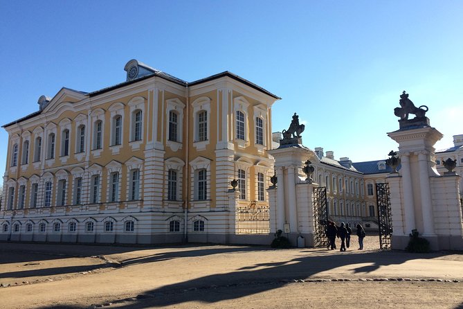 Tour from Riga - Vilnius via Bauska, Rundale, The Hill of Crosses - Why this Riga to Vilnius transfer makes sense