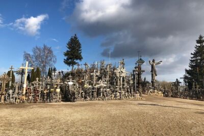 Tour from Riga – Vilnius via Bauska, Rundale, The Hill of Crosses